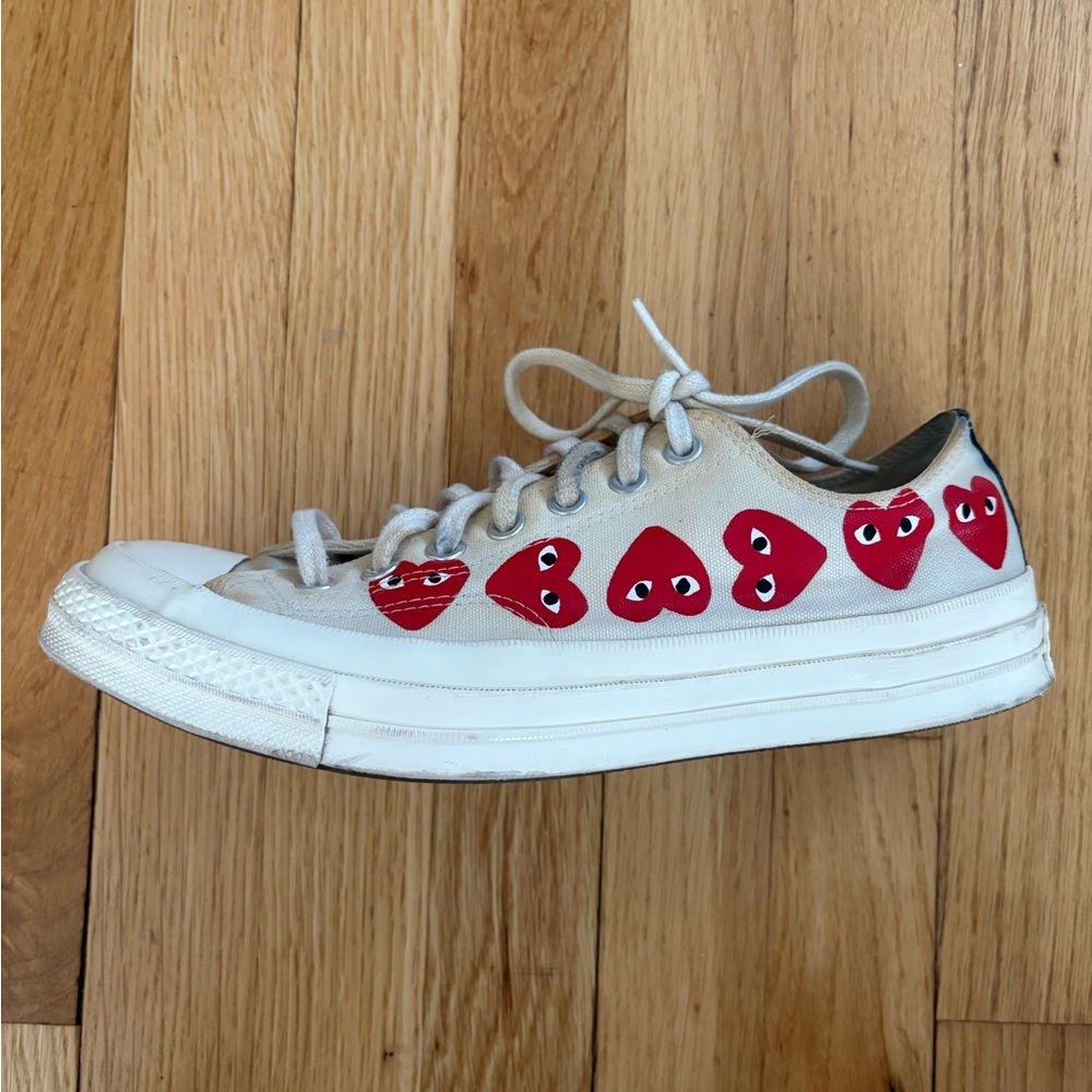 Converse Chuck Taylor All Star 70 Ox 
Comme des Garcons PLAY Multi-Heart White